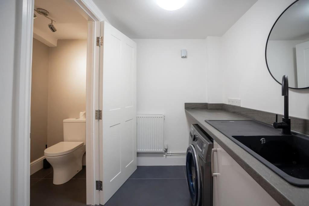 Hereford - Clifton Villa - Beautifully Presented House Located A Short Walk From City Centre - Sleeps 6 Guests - Perfect For Exploring Hereford - Hosted By Rentmyhouse Exterior photo