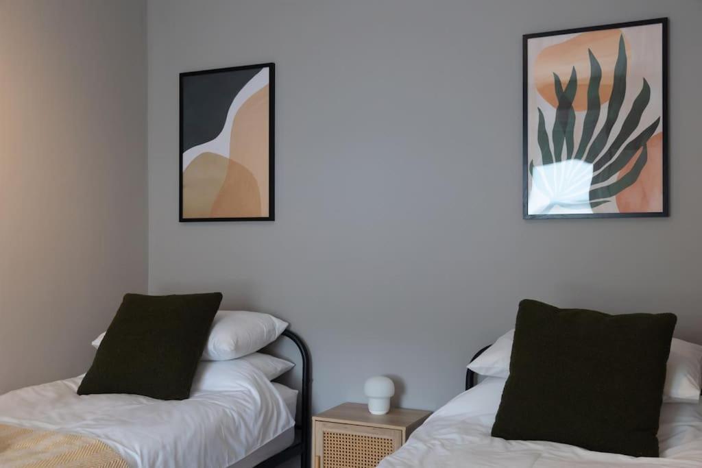 Hereford - Clifton Villa - Beautifully Presented House Located A Short Walk From City Centre - Sleeps 6 Guests - Perfect For Exploring Hereford - Hosted By Rentmyhouse Exterior photo