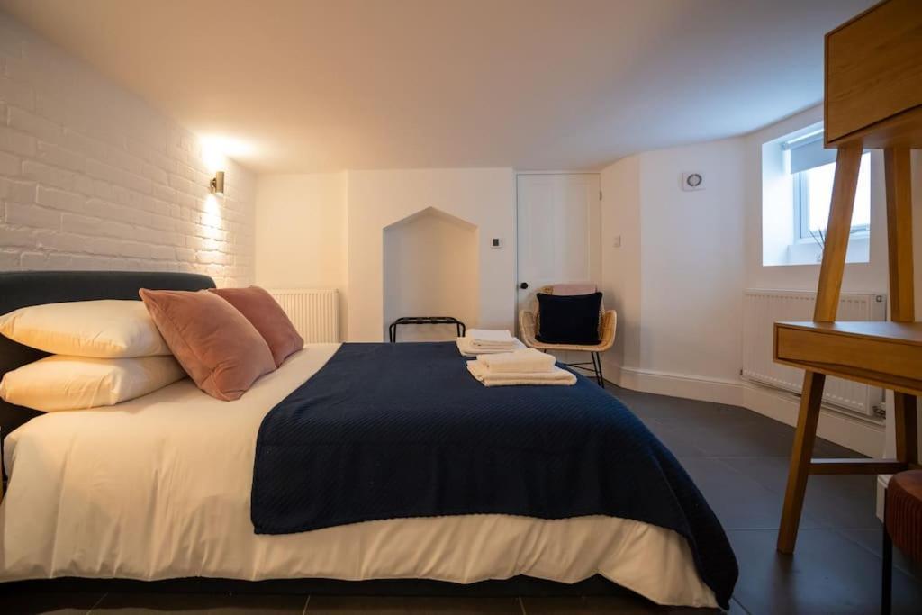 Hereford - Clifton Villa - Beautifully Presented House Located A Short Walk From City Centre - Sleeps 6 Guests - Perfect For Exploring Hereford - Hosted By Rentmyhouse Exterior photo